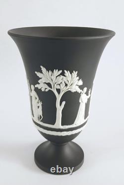 Vase noir en jaspe Wedgwood Arcadian sur pied