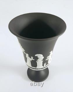 Vase noir en jaspe Wedgwood Arcadian sur pied