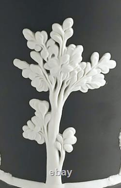 Vase noir en jaspe Wedgwood Arcadian sur pied