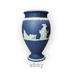 Vase opulent Wedgwood Jasperware 8 crème sur porcelaine bleue Portland Angleterre