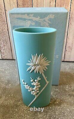 Vase ovale large en jaspe Wedgwood blanc sur jaspe turquoise rare dans sa boîte