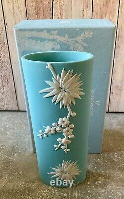 Vase ovale large en jaspe Wedgwood blanc sur jaspe turquoise rare dans sa boîte