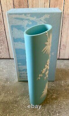 Vase ovale large en jaspe Wedgwood blanc sur jaspe turquoise rare dans sa boîte