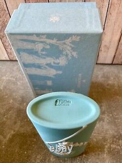 Vase ovale large en jaspe Wedgwood blanc sur jaspe turquoise rare dans sa boîte