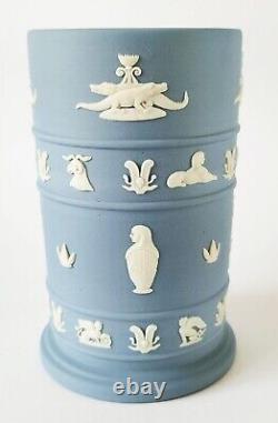 Vase renversé égyptien en jaspe bleu Wedgwood