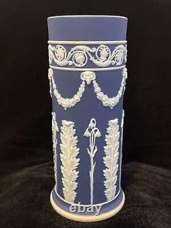 Vase renversé en jasperware de cobalt antique Wedgwood tête de bélier muguet B14