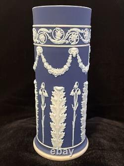 Vase renversé en jasperware de cobalt antique Wedgwood tête de bélier muguet B14