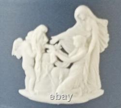 Vase sur pied en jaspe Wedgwood bleu Portland x 2