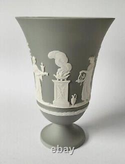 Vase sur pied en jaspe gris Wedgwood Arcadian