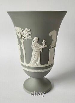 Vase sur pied en jaspe gris Wedgwood Arcadian