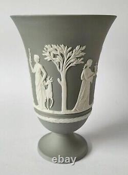 Vase sur pied en jaspe gris Wedgwood Arcadian