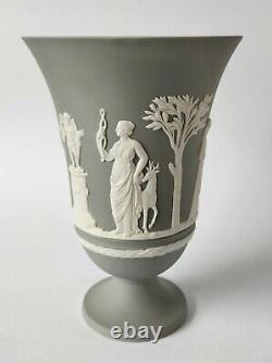 Vase sur pied en jaspe gris Wedgwood Arcadian
