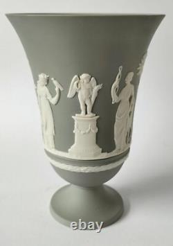 Vase sur pied en jaspe gris Wedgwood Arcadian