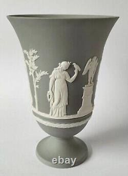 Vase sur pied en jaspe gris Wedgwood Arcadian