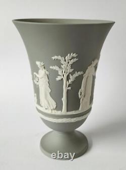 Vase sur pied en jaspe gris Wedgwood Arcadian
