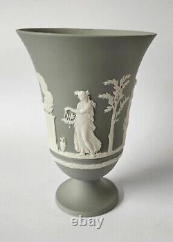 Vase sur pied en jaspe gris Wedgwood Arcadian