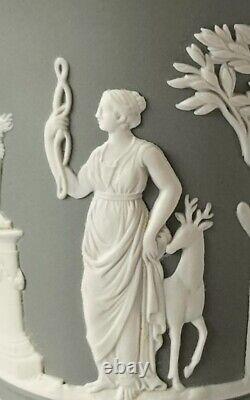 Vase sur pied en jaspe gris Wedgwood Arcadian