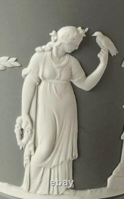 Vase sur pied en jaspe gris Wedgwood Arcadian