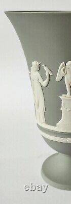 Vase sur pied en jaspe gris Wedgwood Arcadian