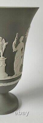 Vase sur pied en jaspe gris Wedgwood Arcadian