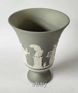 Vase sur pied en jaspe gris Wedgwood Arcadian