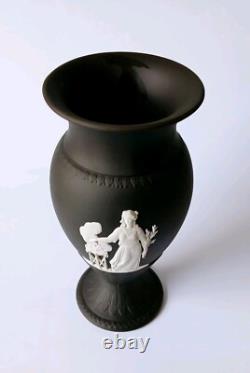 Vase sur pied en jaspe noir Wedgwood, scènes classiques