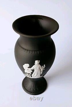 Vase sur pied en jaspe noir Wedgwood scènes classiques