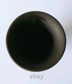 Vase sur pied en jaspe noir Wedgwood scènes classiques