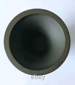 Vase sur pied en jaspe noir Wedgwood scènes classiques