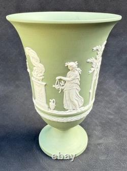 Vase sur pied en jaspe vert sauge Wedgwood Arcadian 19 cm Staffordshire 1973