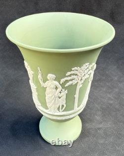Vase sur pied en jaspe vert sauge Wedgwood Arcadian 19 cm Staffordshire 1973