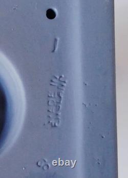 Vase trophée à deux anses en jaspe Wedgwood bleu