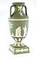 Vase Trophée Sur Piédestal Des Muses D'apollon En Jaspe Vert Wedgwood Vintage 1957