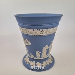 Vase vintage en jaspe bleu Wedgwood décoré de figures, hauteur 17,3 cm