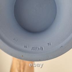Vase vintage en jaspe bleu Wedgwood décoré de figures, hauteur 17,3 cm