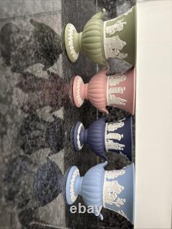 Vases Wedgwood Jasperware roses, bleus, bleu marine et verts – très bon état