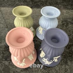 Vases Wedgwood Jasperware roses, bleus, bleu marine et verts – très bon état