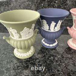 Vases Wedgwood Jasperware roses, bleus, bleu marine et verts – très bon état
