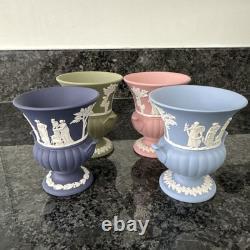Vases Wedgwood Jasperware roses, bleus, bleu marine et verts – très bon état