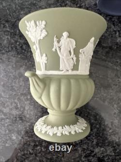 Vases Wedgwood Jasperware roses, bleus, bleu marine et verts – très bon état