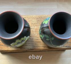 Vases à deux anses Wedgwood Jasper en basalte noir émaillé, 2 x 3, collection Capri Ware