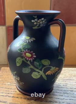Vases à deux anses Wedgwood Jasper en basalte noir émaillé, 2 x 3, collection Capri Ware