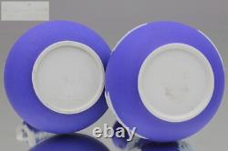 Vases dip bleu en jaspe, paire, Wedgwood vers 1850, reliefs, bleu, antique