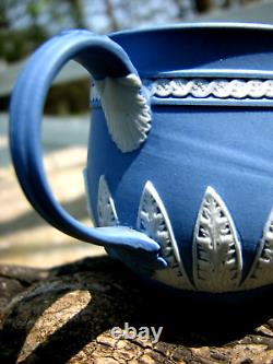 Vente Wedgwood Vente 18ème siècle Jasperware Tasse à crème bleu solide avec couvercle Rare