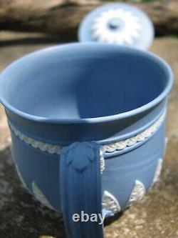 Vente Wedgwood Vente 18ème siècle Jasperware Tasse à crème bleu solide avec couvercle Rare