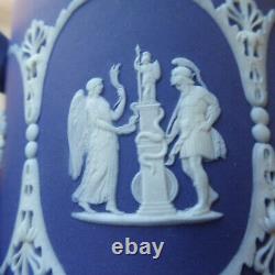 'Victorian 1875 Grand Trophée d'Amour à 3 Poignées en Bleu Periwinkle Wedgwood Jasperware'