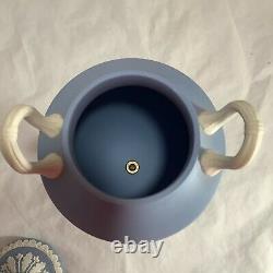 Vintage Wedgwood Blue Jasperware 12 Urne 2 Manipulé Avec Couvercle Made In England