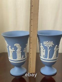 Vintage Wedgwood Blue Jasperware Sacrifice 7 1/2 Footed Pedestal Vase Paire De 2