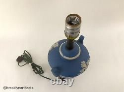 Vintage Wedgwood Porcelaine Bleu Clair Jasperware Vase De Lampe De Chariot