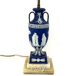 Vintage Wedgwood Porcelaine Bleu Jasperware Vase De Lampe Ou Urne Avec Base En Marbre